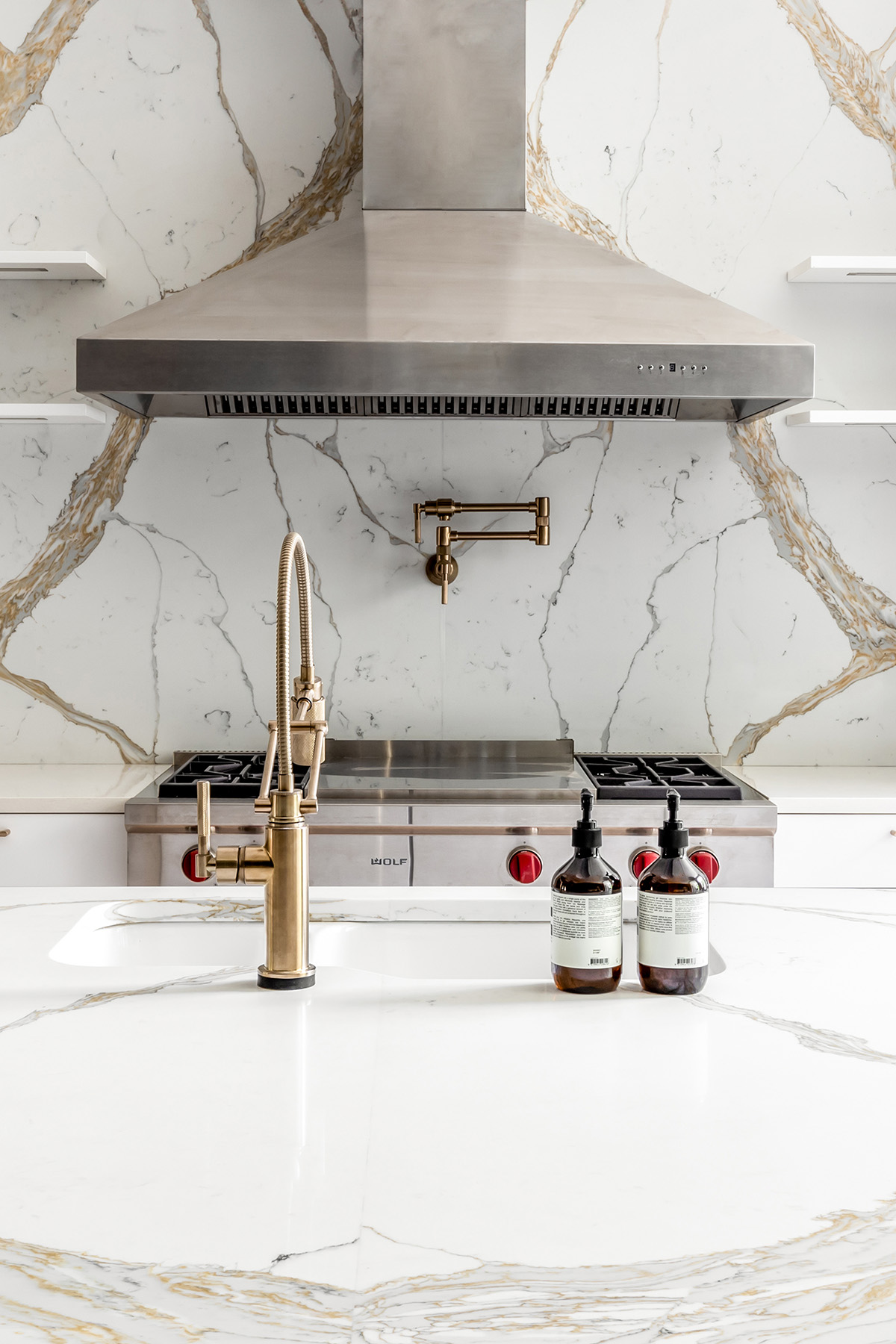 Matching Kitchen Countertop and Backsplash