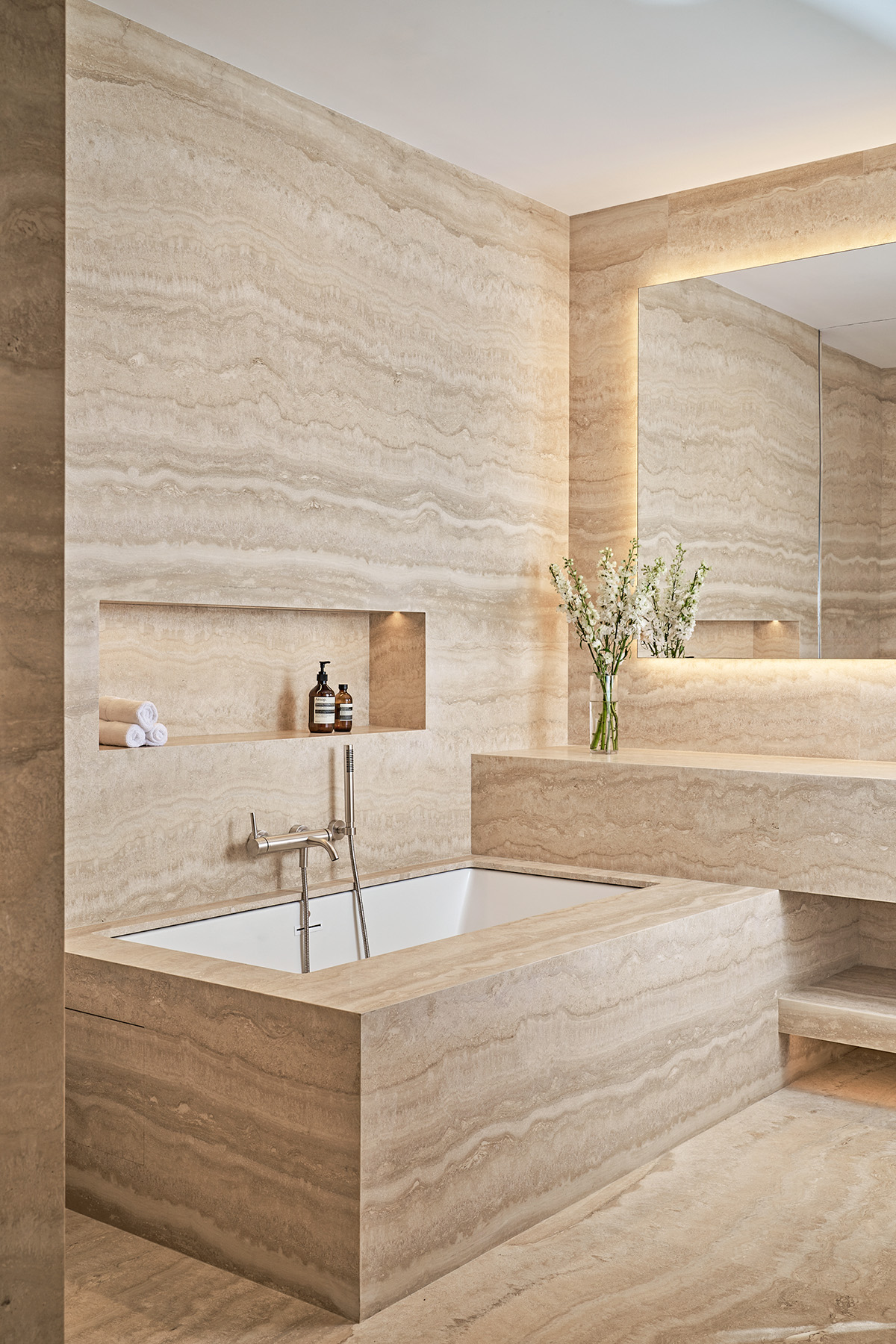 Bathroom Design in Apt Combo