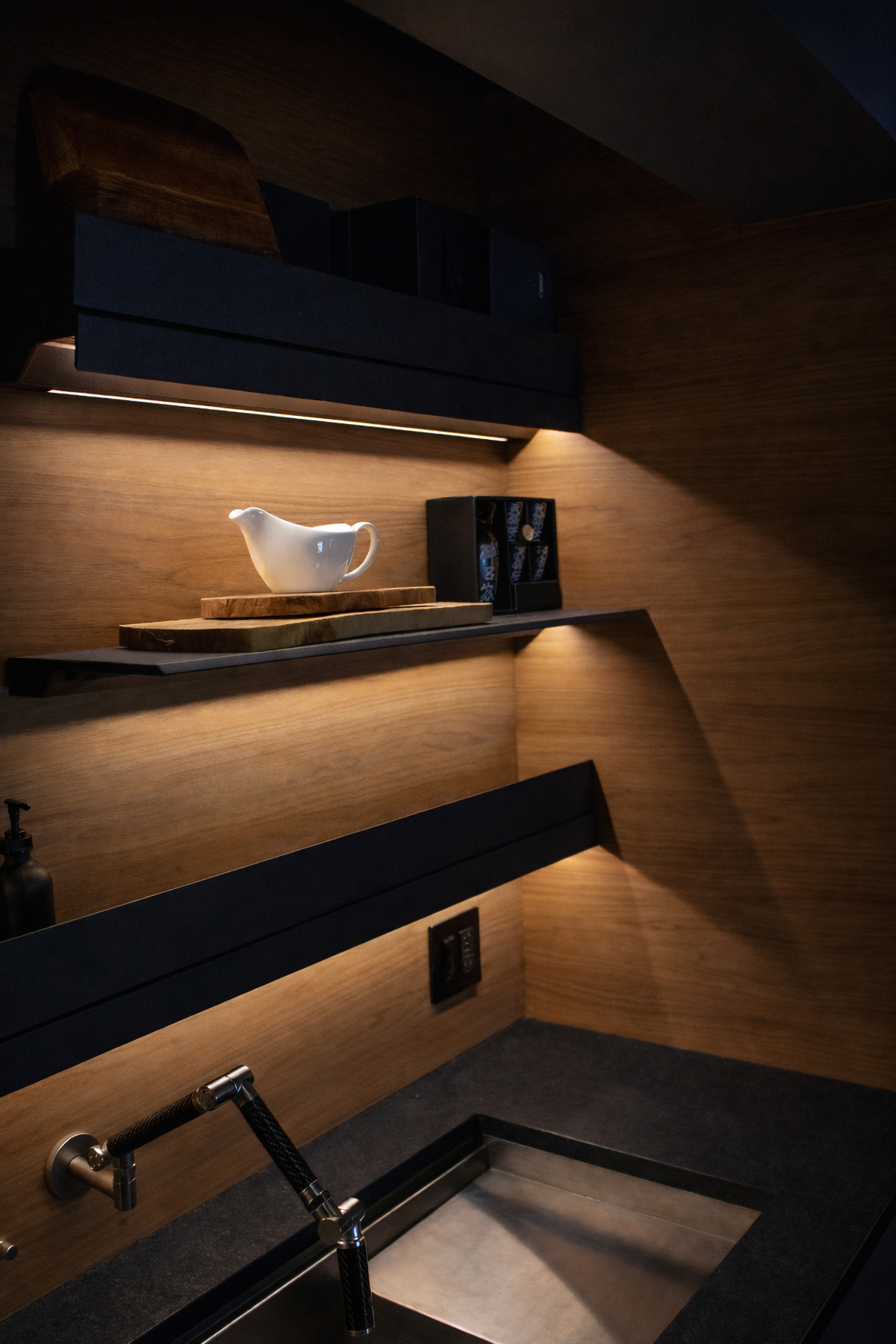 Kitchen backsplash with Wood look porcelain